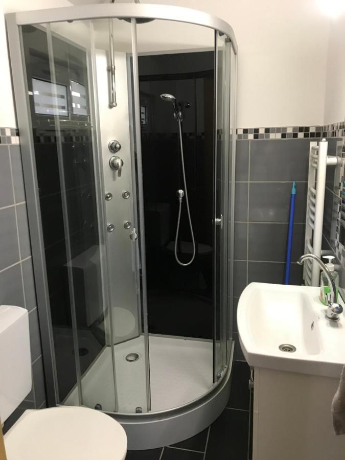 Kerti Franciaagyas Apartman Vác Exteriér fotografie